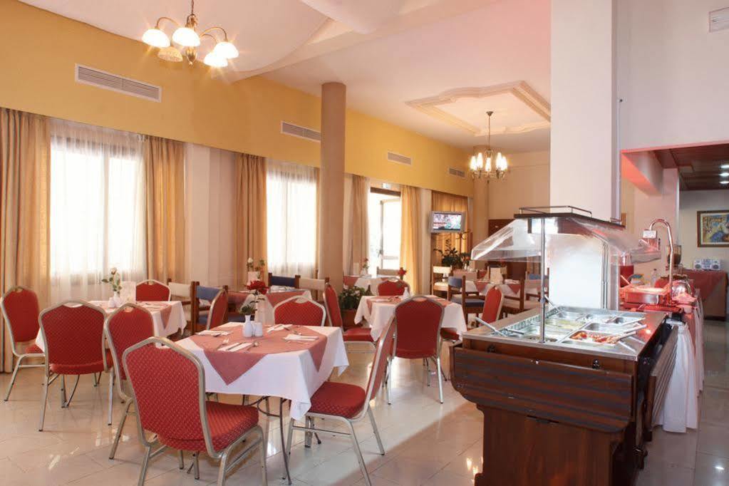 Crown Inn Hotel Nicósia Restaurante foto