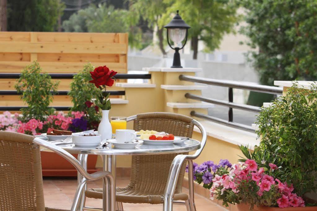 Crown Inn Hotel Nicósia Restaurante foto